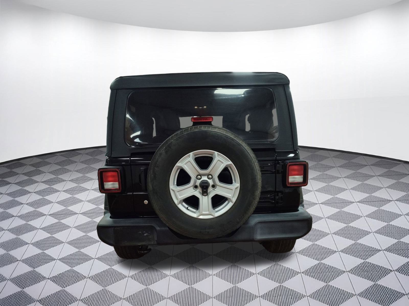 Used 2019 Jeep Wrangler Sport image 9