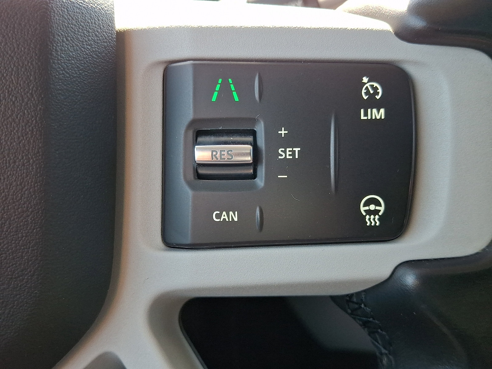 Used 2020 Land Rover Defender 110 SE AWD/4WD image 21