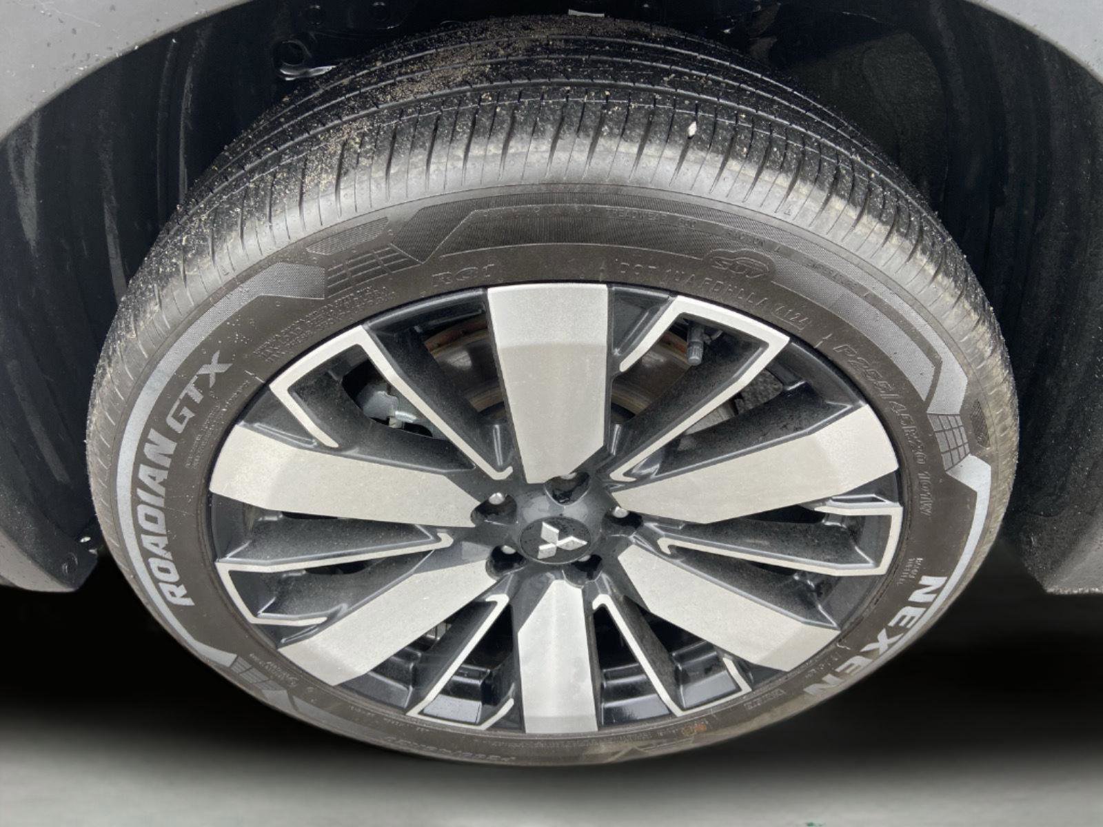 Used 2025 Mitsubishi Outlander SE image 45