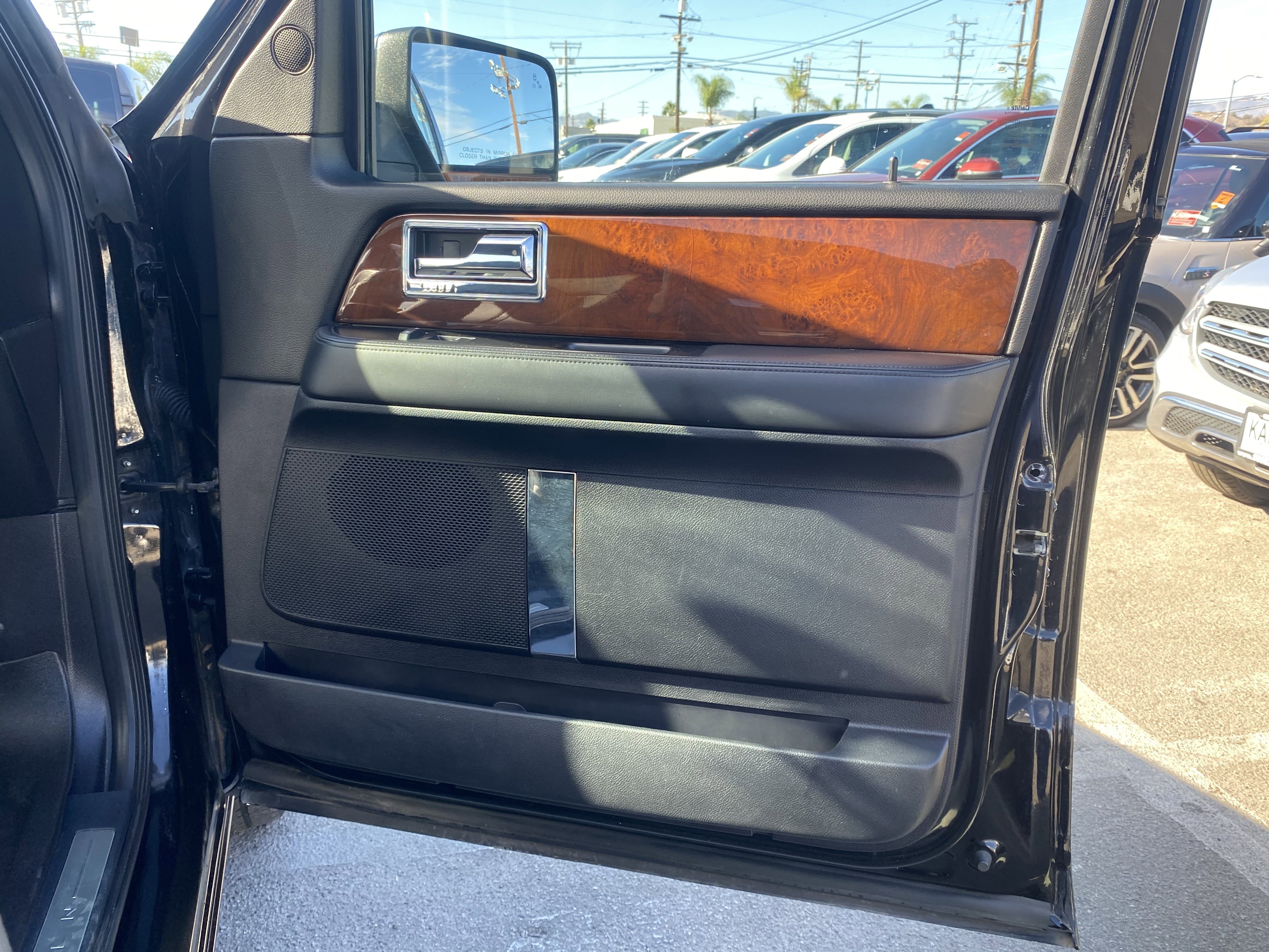 Used 2016 Lincoln Navigator Select image 26