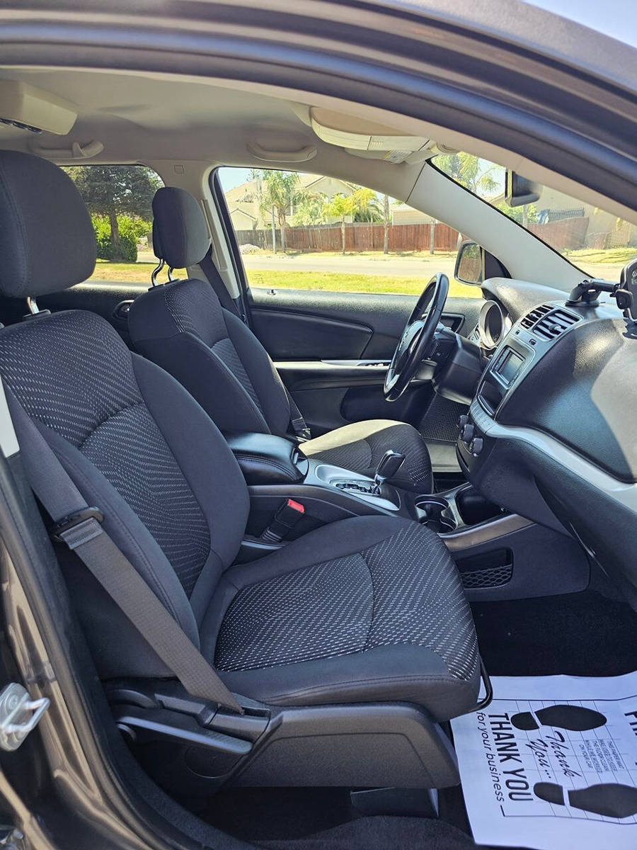 Used 2017 Dodge Journey Crossroad FWD image 14