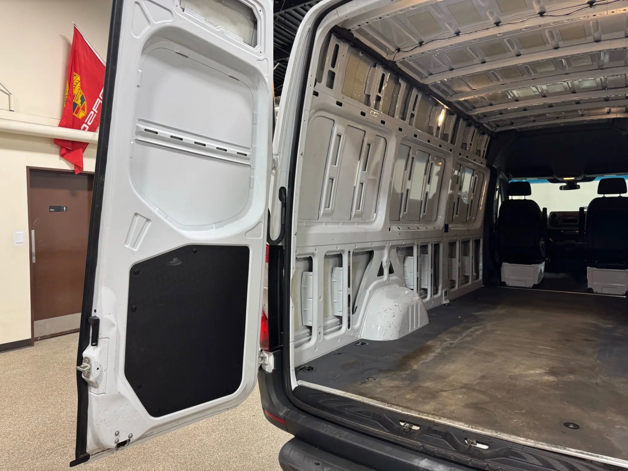 Used 2020 Mercedes-Benz Sprinter 2500 image 45