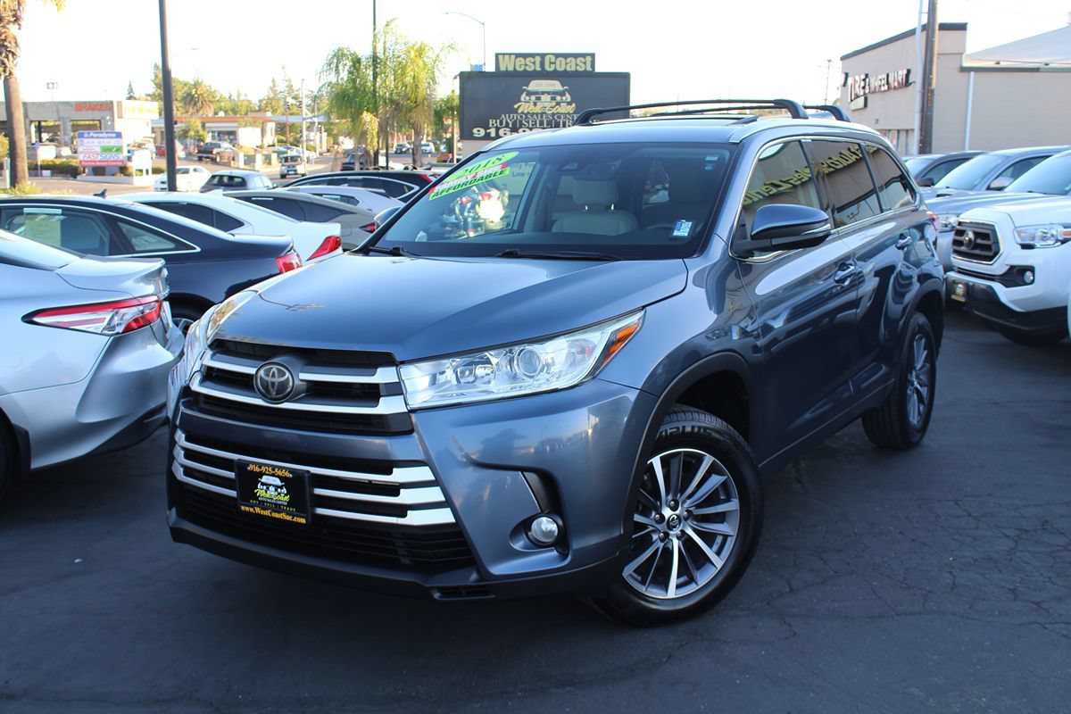 Used 2018 Toyota Highlander XLE w/ Carpet Mat Package (TMS) FWD image 42
