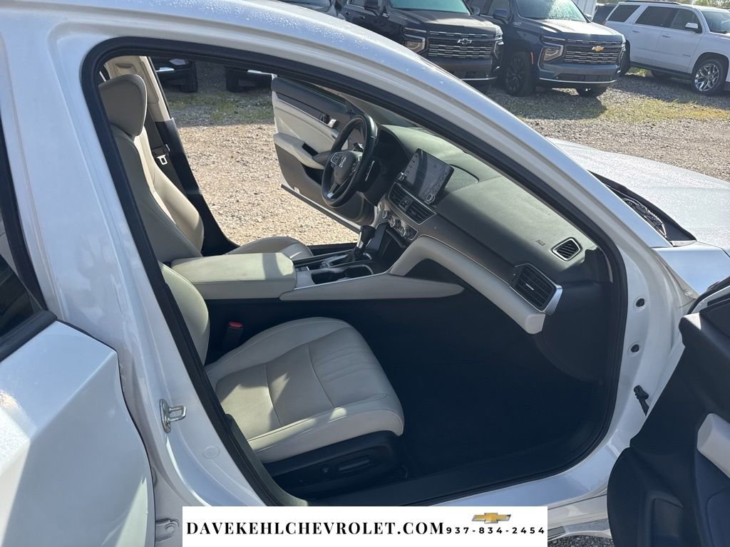 Used 2018 Honda Accord Touring image 25