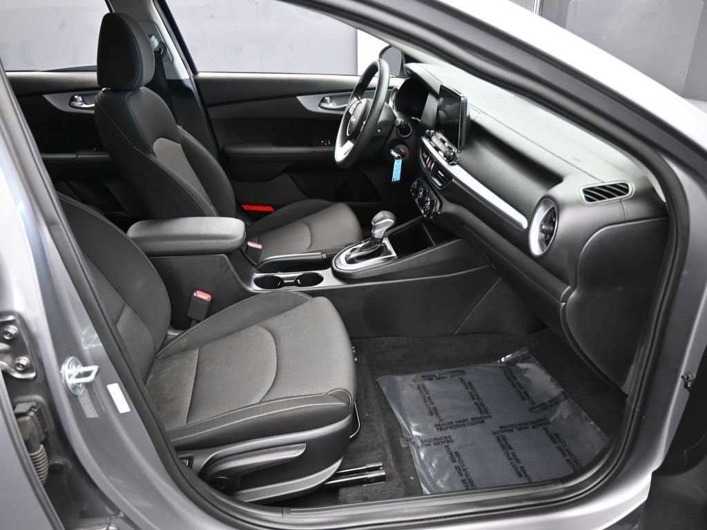 Used 2023 Kia Forte LXS image 33