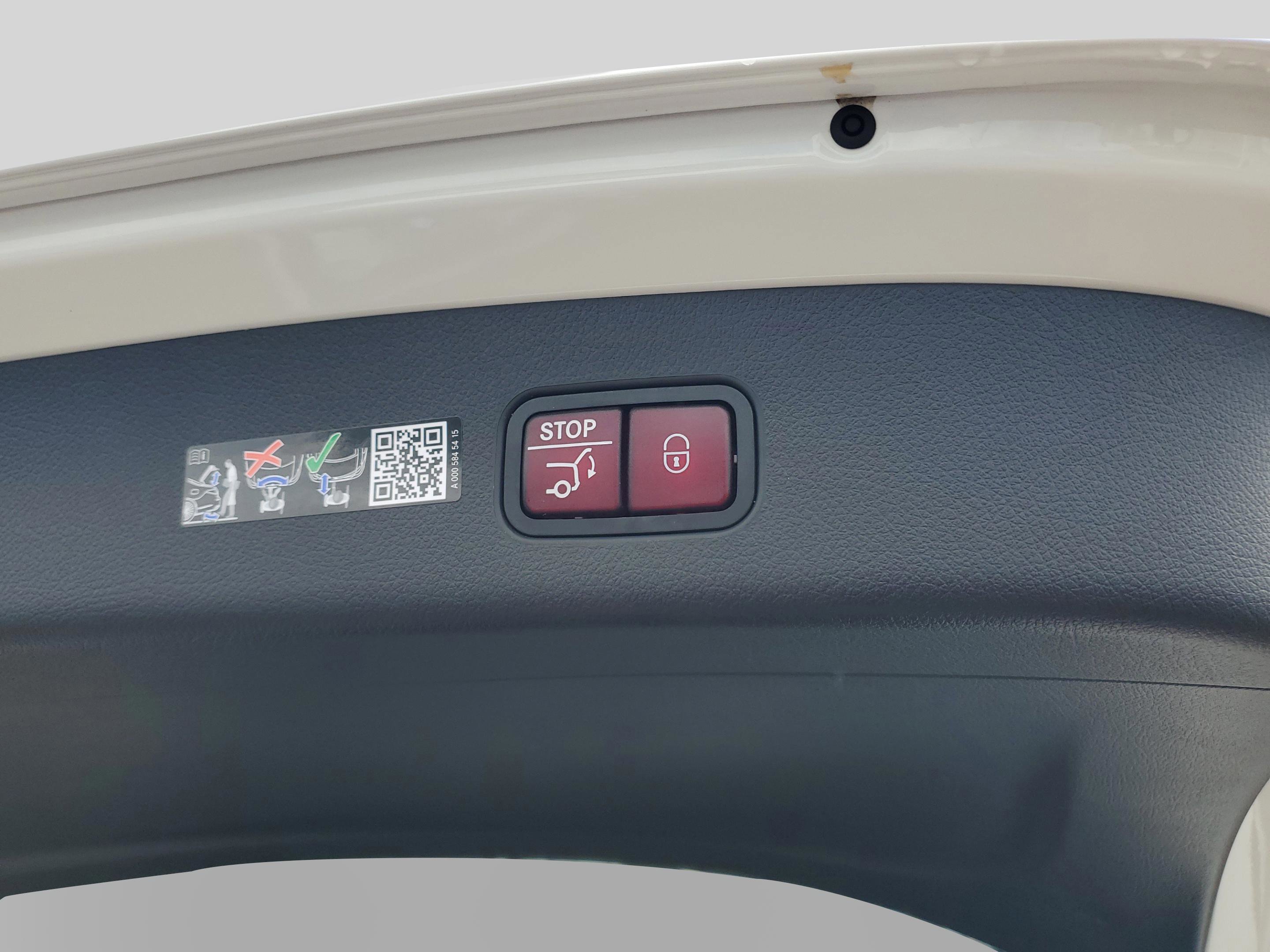 Certified 2025 Mercedes-Benz GLC 300 image 9