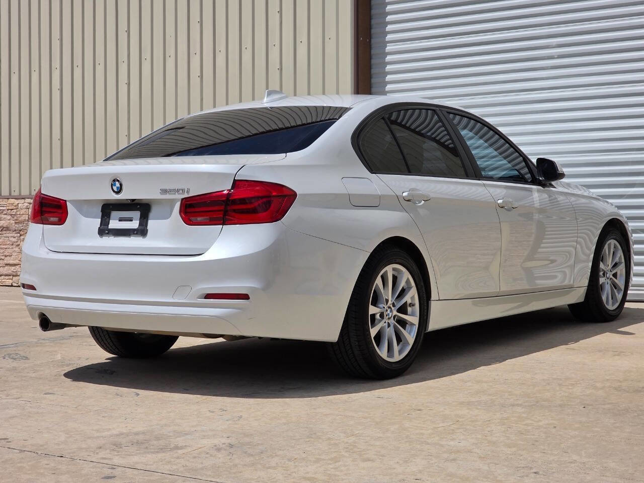 Used 2018 BMW 320i Sedan image 5