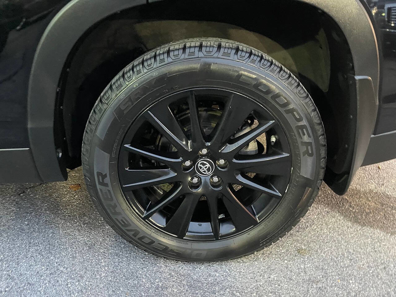 Used 2019 Toyota Highlander SE AWD/4WD image 11