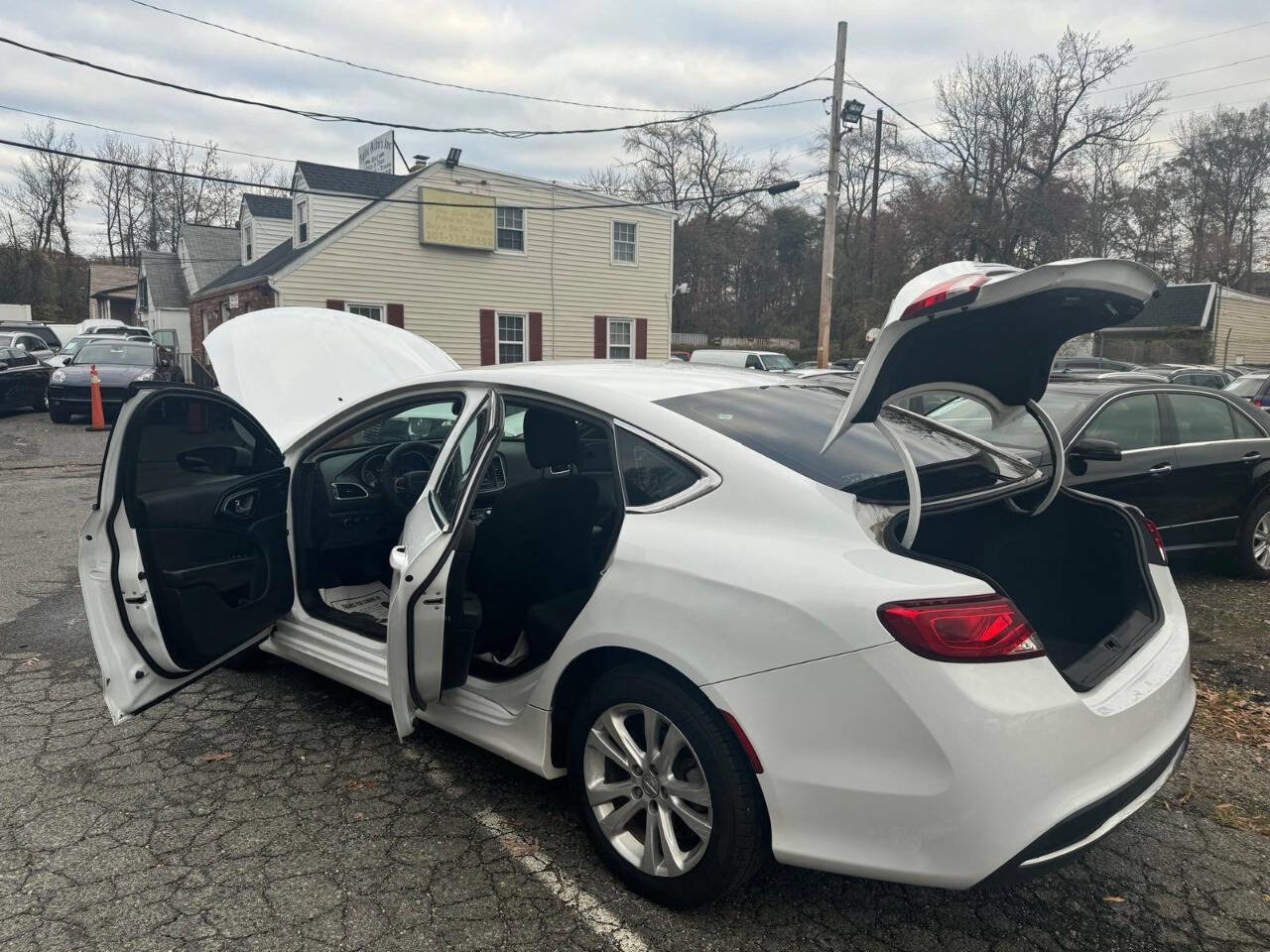 Used 2016 Chrysler 200 Limited image 9