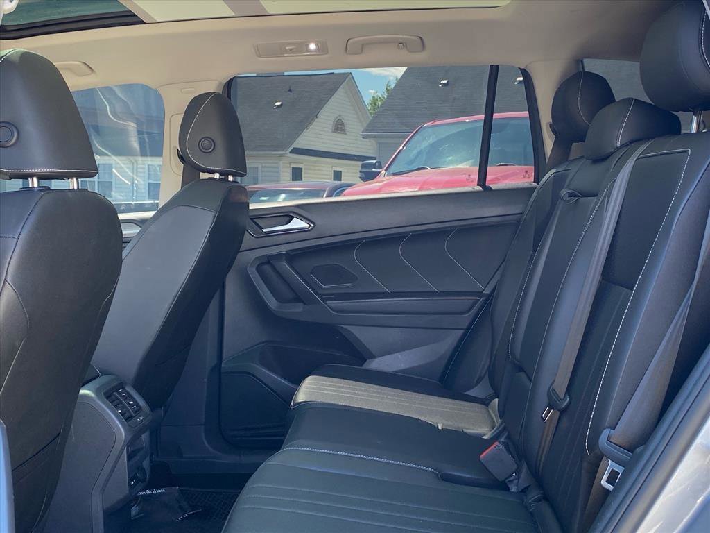 Used 2023 Volkswagen Tiguan SE w/ Panoramic Sunroof Package AWD/4WD image 17