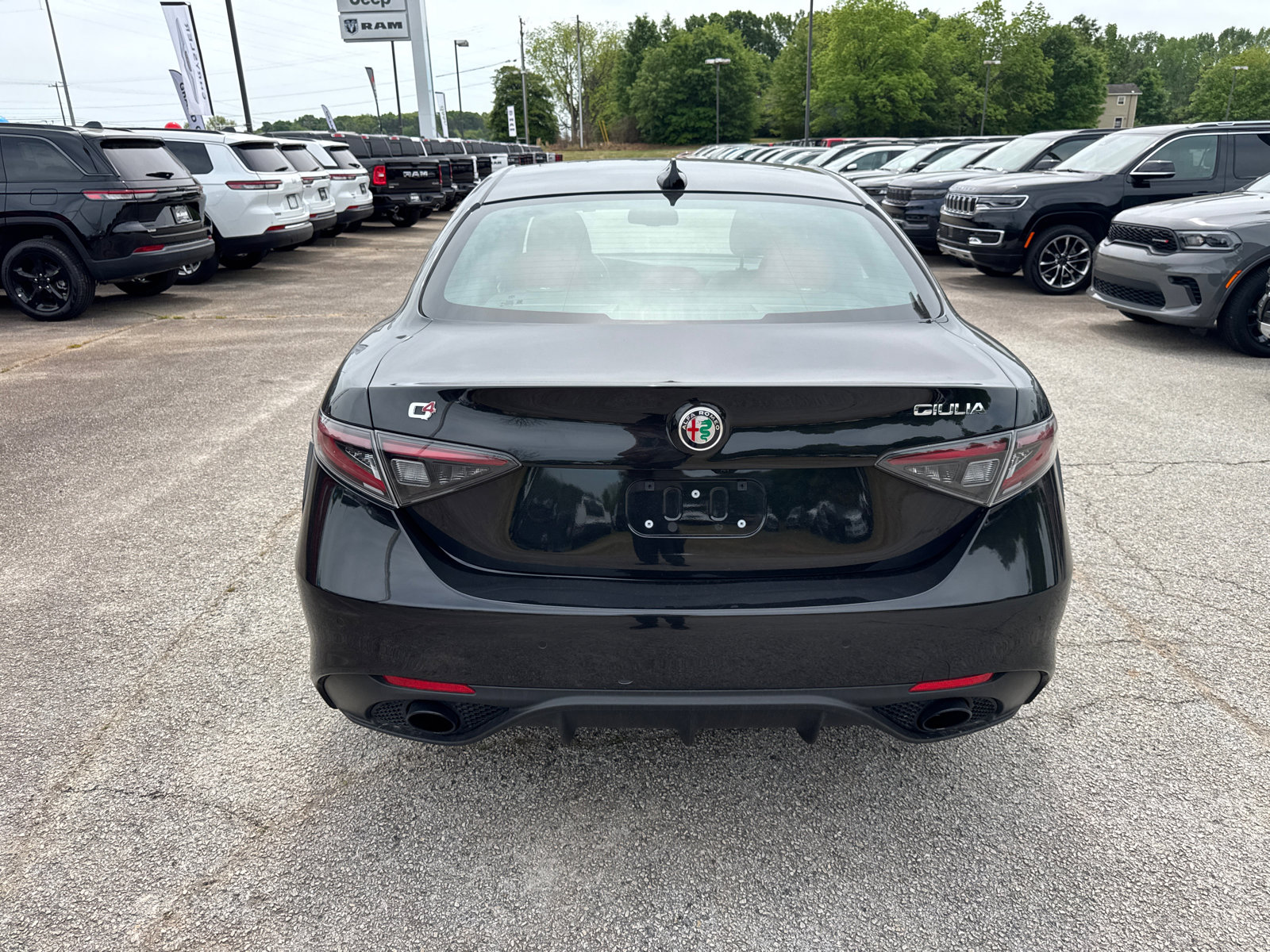 Used 2024 Alfa Romeo Giulia Veloce AWD/4WD image 6