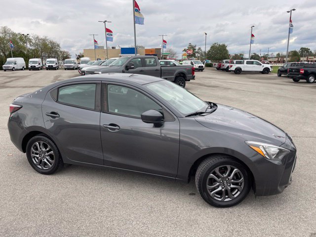 Used 2019 Toyota Yaris LE FWD image 2