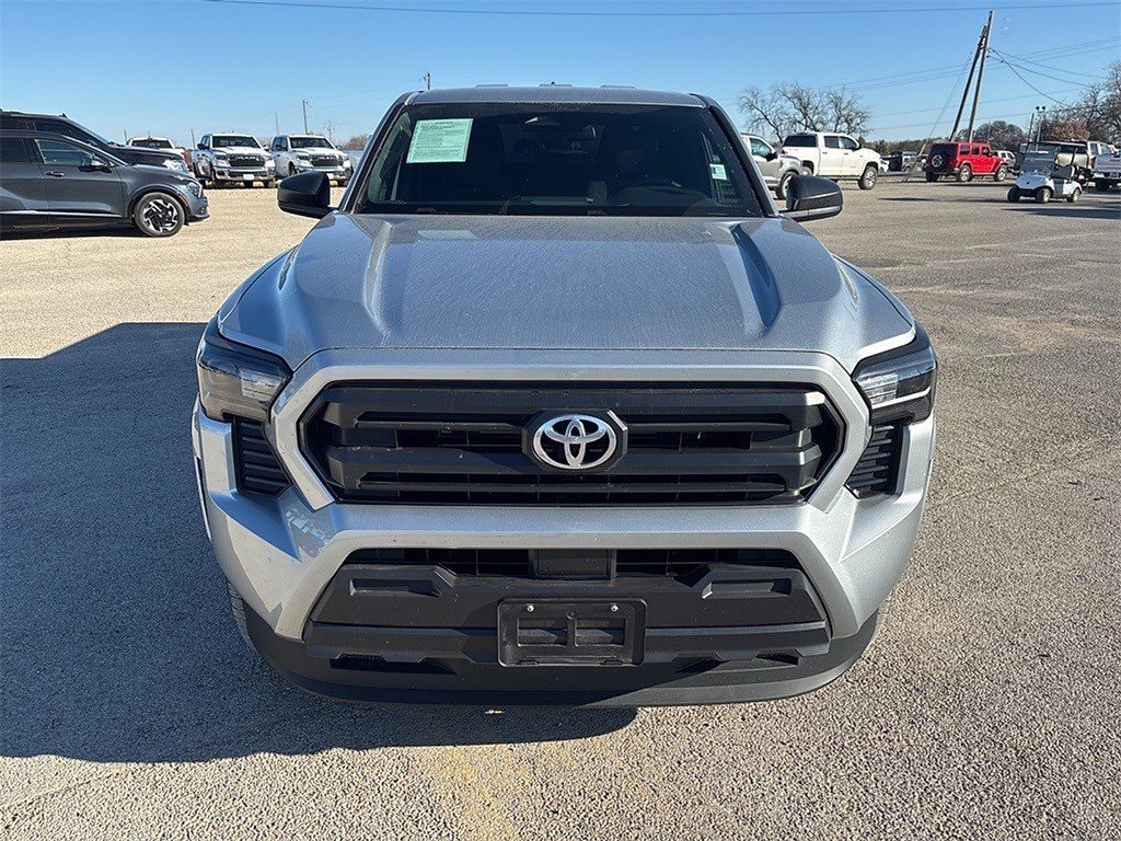 Used 2025 Toyota Tacoma SR image 2