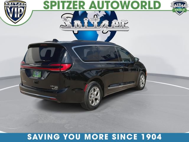Used 2023 Chrysler Pacifica Limited AWD/4WD image 9