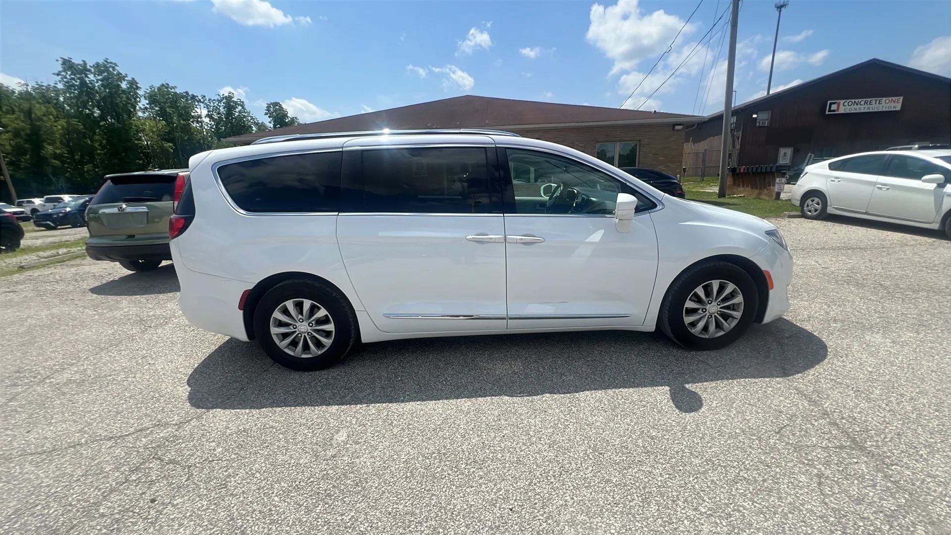 Used 2018 Chrysler Pacifica Touring-L Plus FWD image 5
