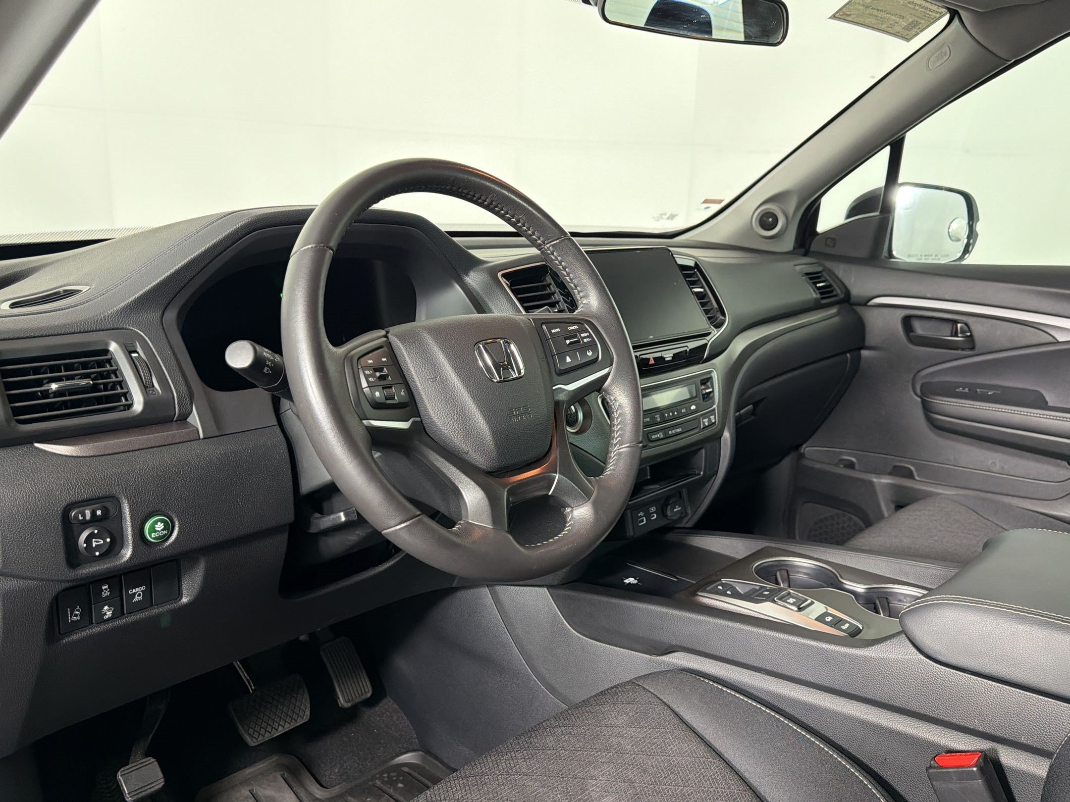 Used 2025 Honda Ridgeline Sport image 3