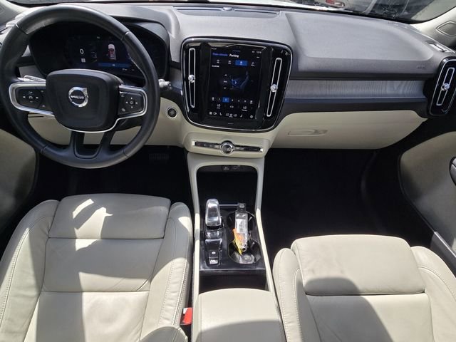 Used 2023 Volvo XC40 B4 Plus w/ Protection Package image 18