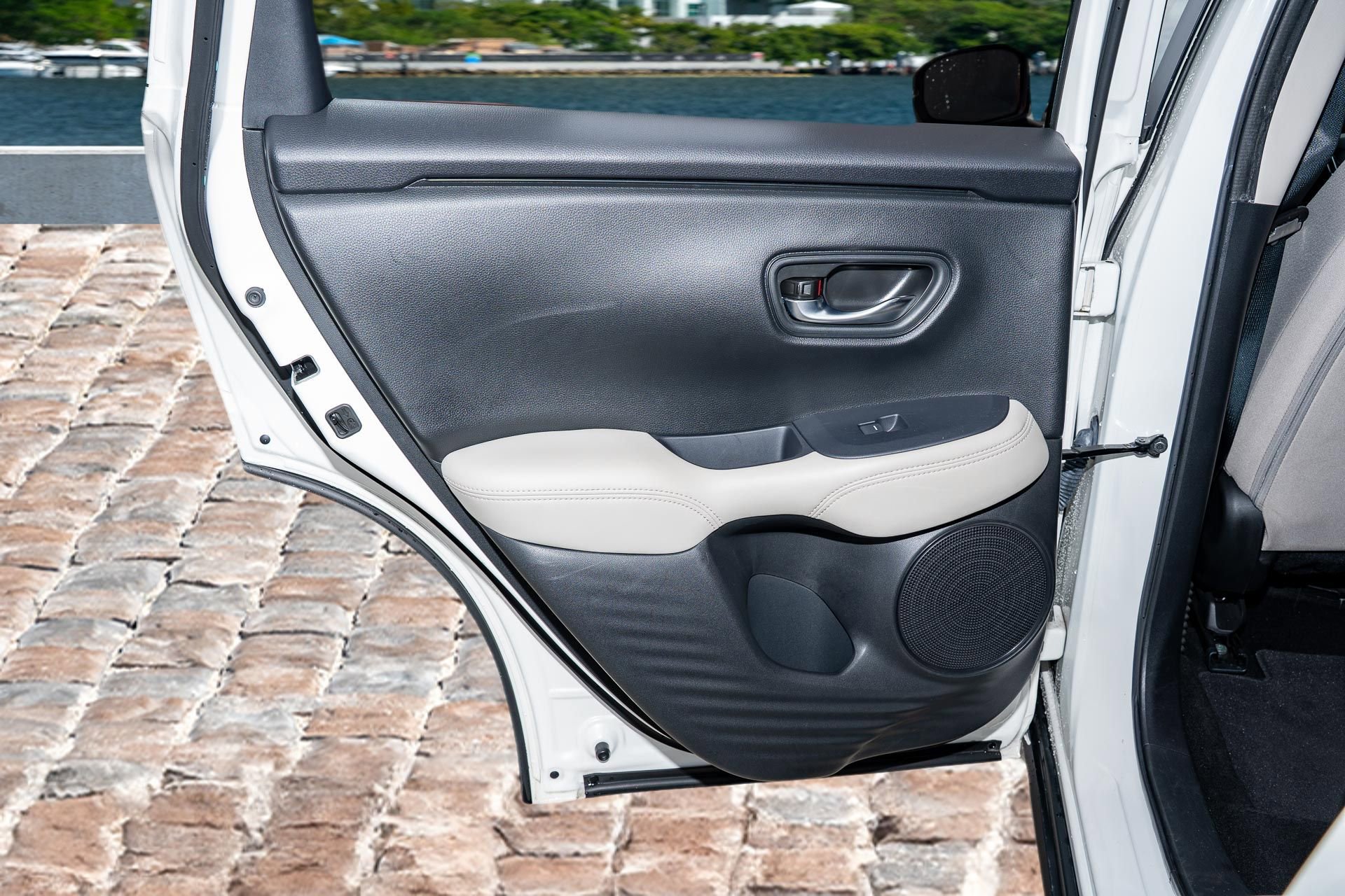 Used 2023 Honda HR-V LX image 11