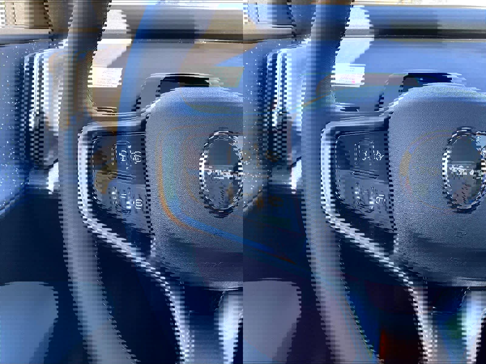 New 2025 Volvo EX30 Ultra w/ Protection Package Premier image 17