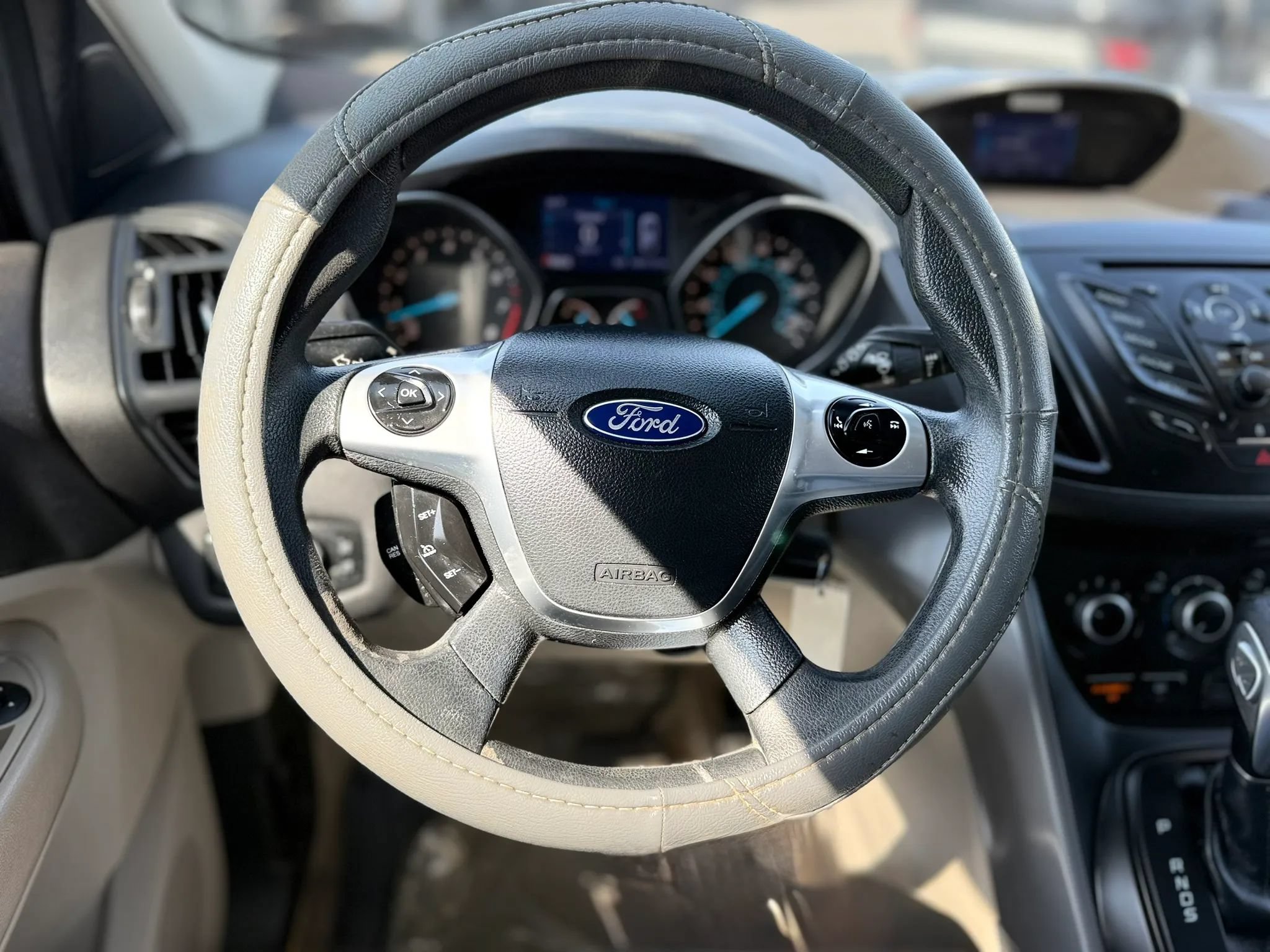 Used 2015 Ford Escape SE FWD image 34