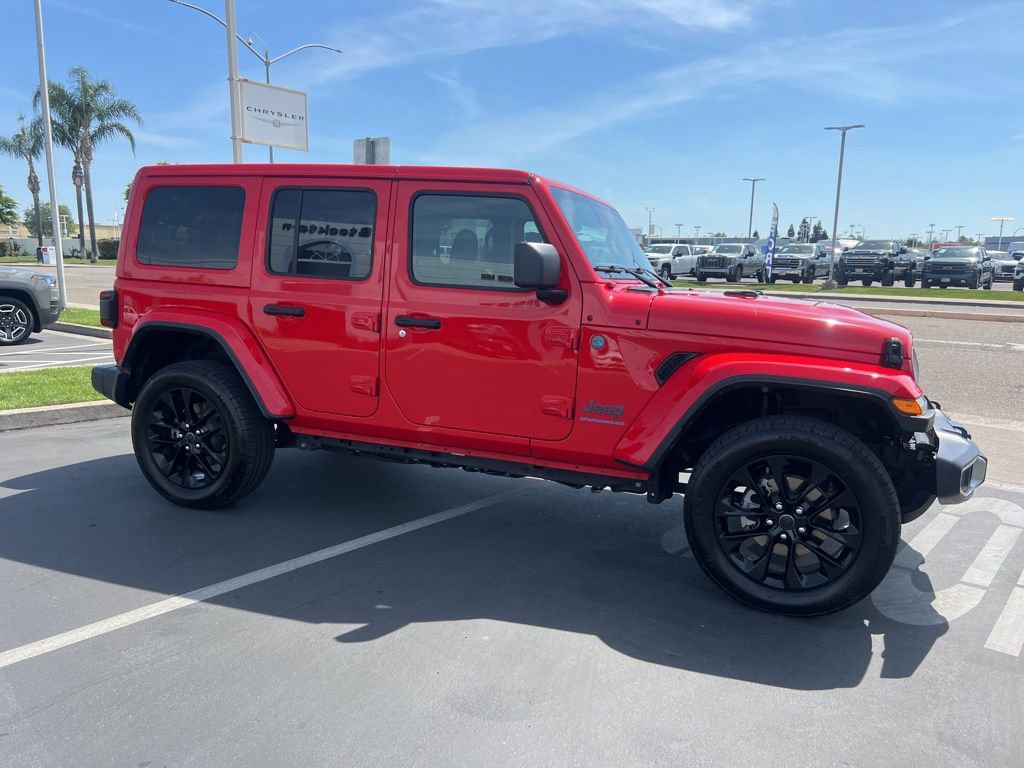 Used 2025 Jeep Wrangler Unlimited Sahara w/ Safety Group AWD/4WD image 8