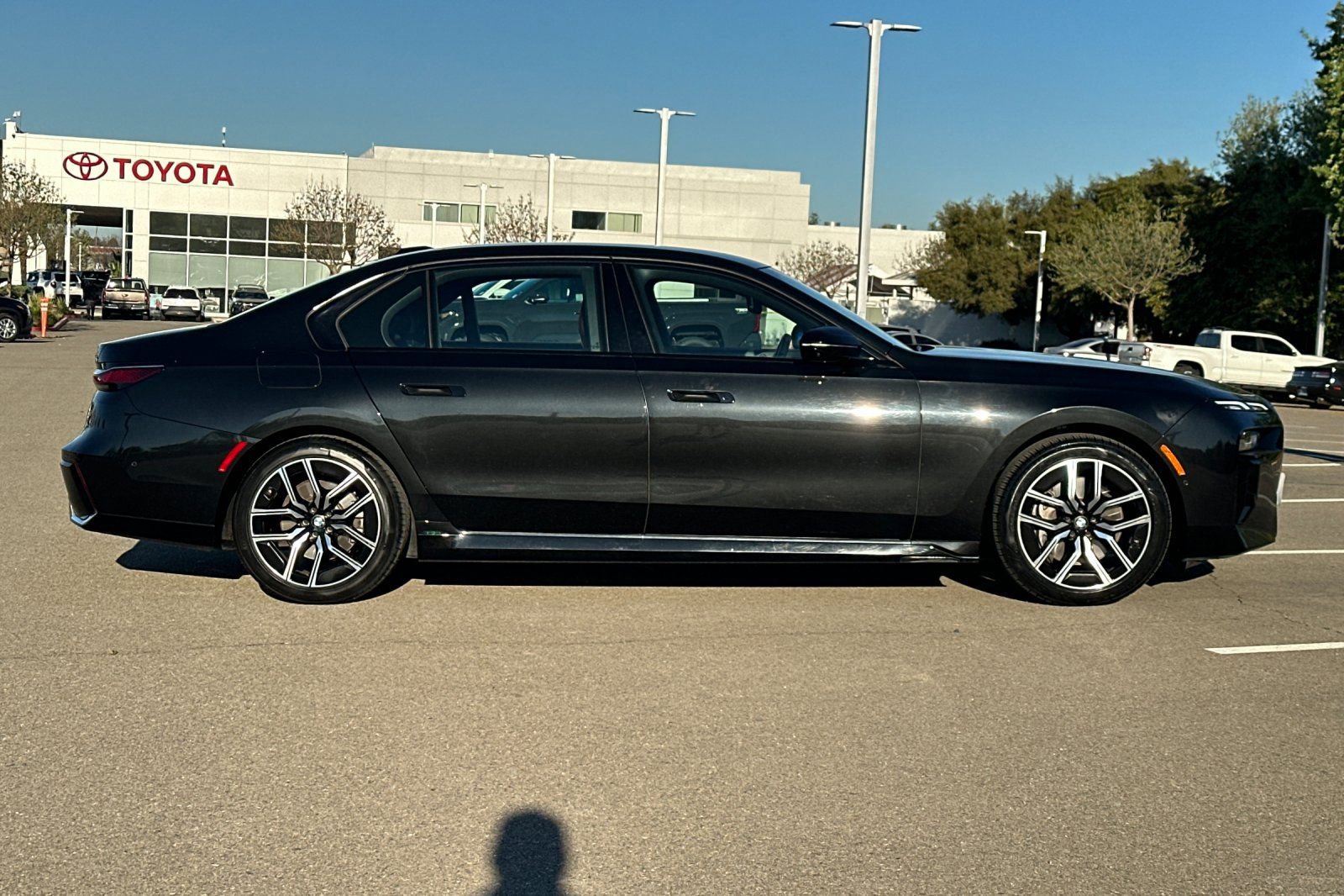 Used 2025 BMW 740i RWD image 3