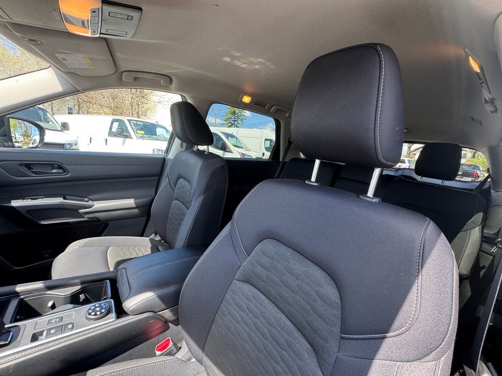 Used 2025 Nissan Pathfinder SV AWD/4WD image 22