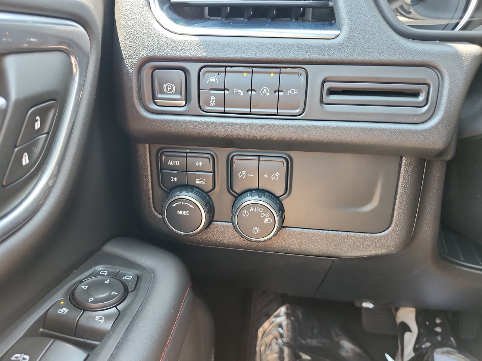 Used 2021 Chevrolet Suburban RST w/ Luxury Package AWD/4WD image 27