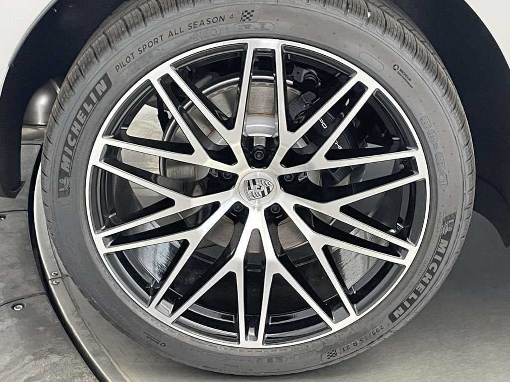 New 2026 Porsche Macan AWD/4WD image 13