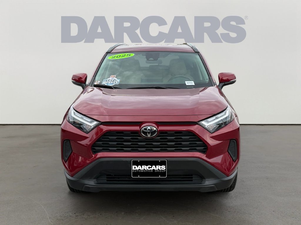 Used 2025 Toyota RAV4 XLE AWD/4WD image 2