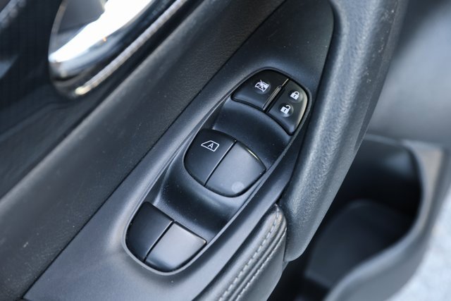 Used 2020 Nissan Rogue SL image 15