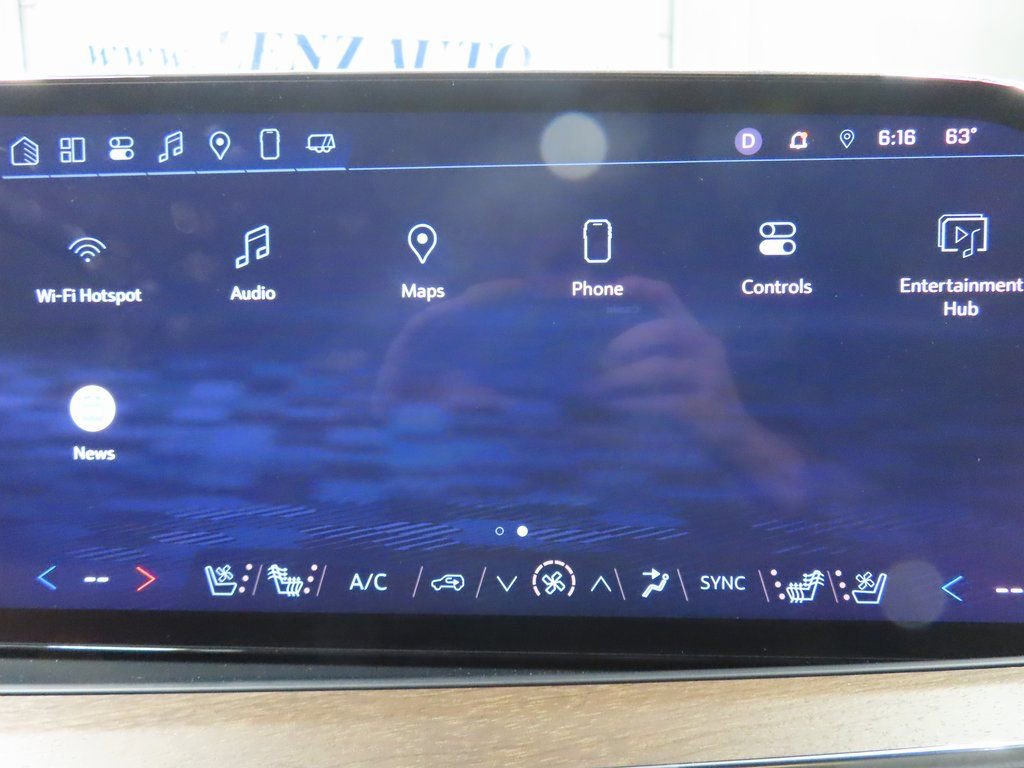 Used 2025 Chevrolet Suburban High Country AWD/4WD image 23