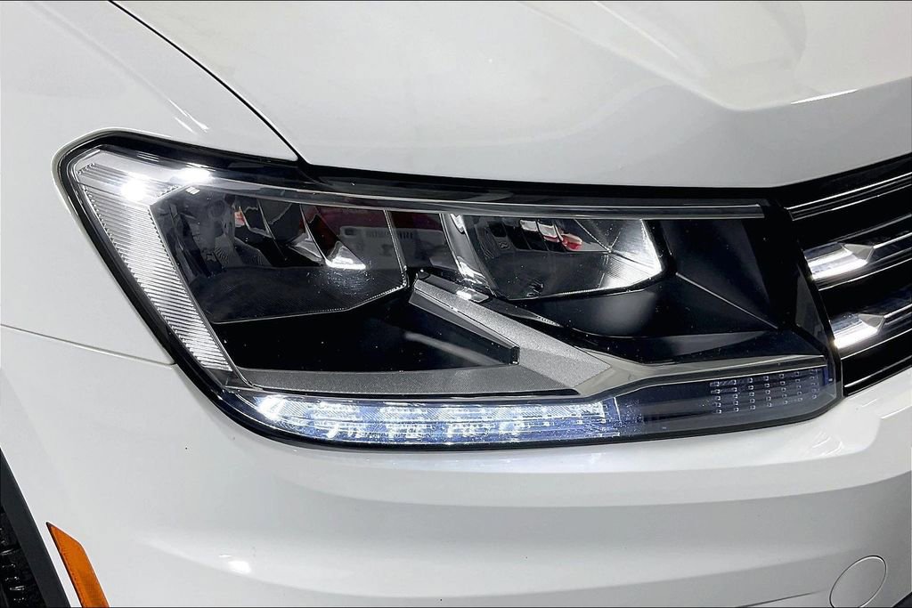 Used 2021 Volkswagen Tiguan SEL FWD image 36