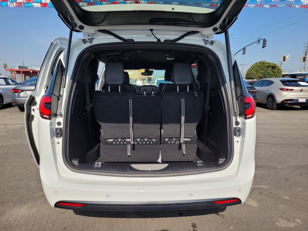 New 2026 Chrysler Pacifica Select w/ S Appearance Package image 19