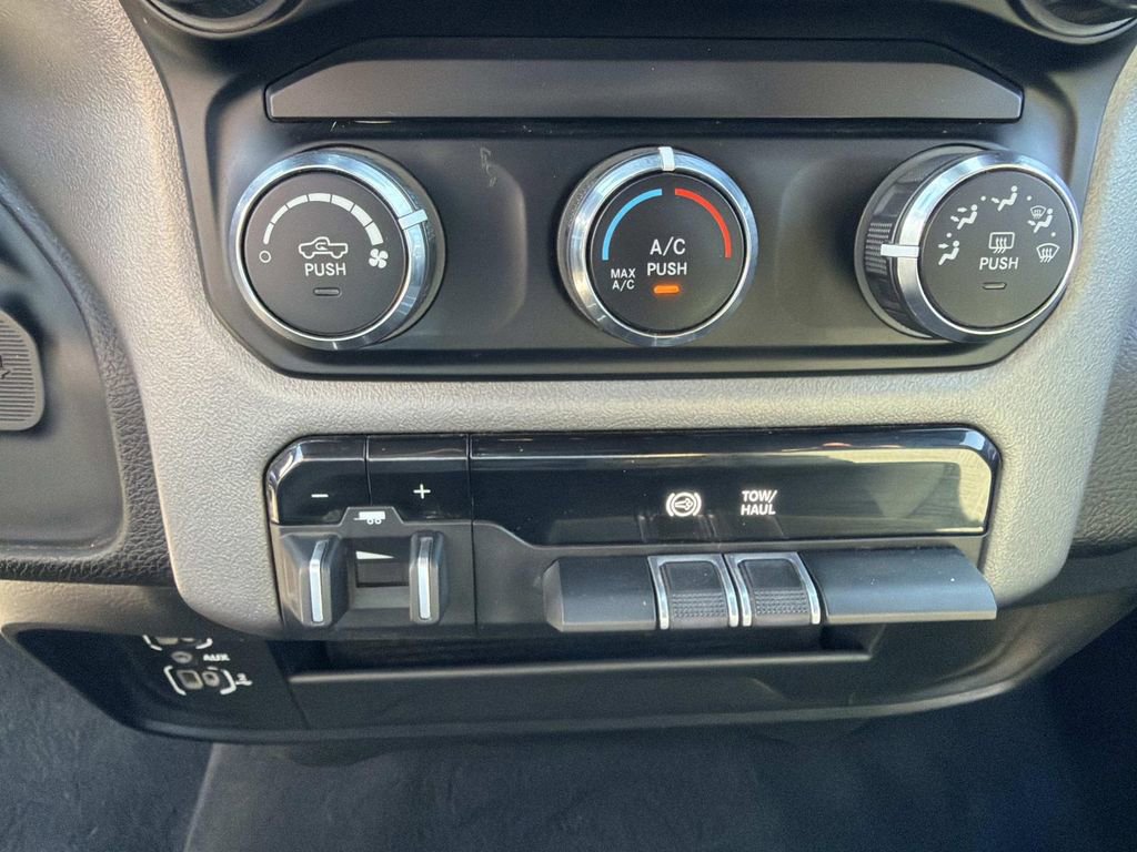 Used 2024 RAM 3500 Big Horn image 35