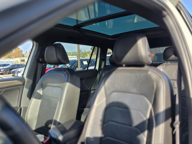 Used 2022 Volkswagen Tiguan SEL R-Line AWD/4WD image 15