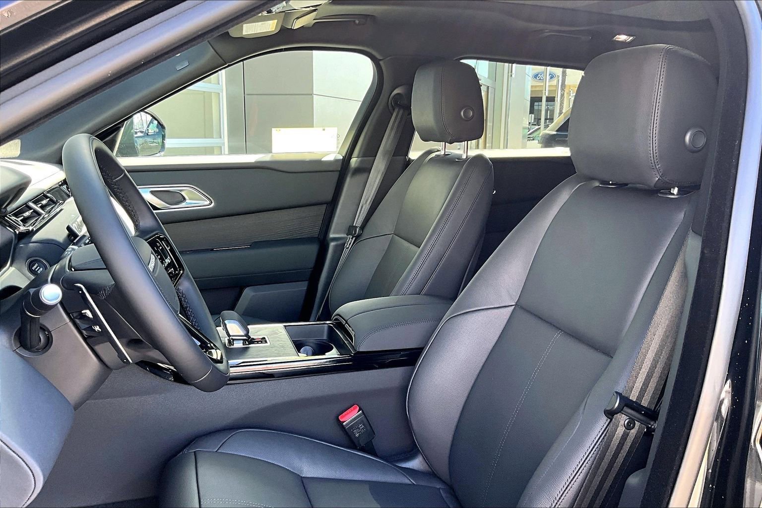 New 2026 Land Rover Range Rover Velar Dynamic SE image 9