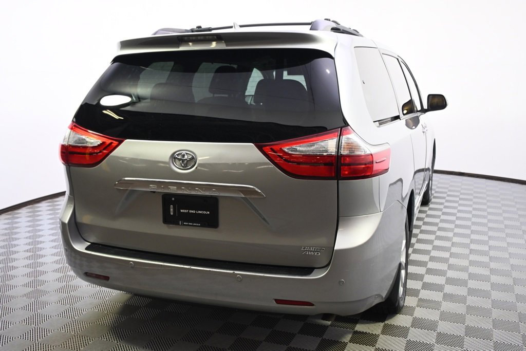 Used 2017 Toyota Sienna Limited Premium image 5