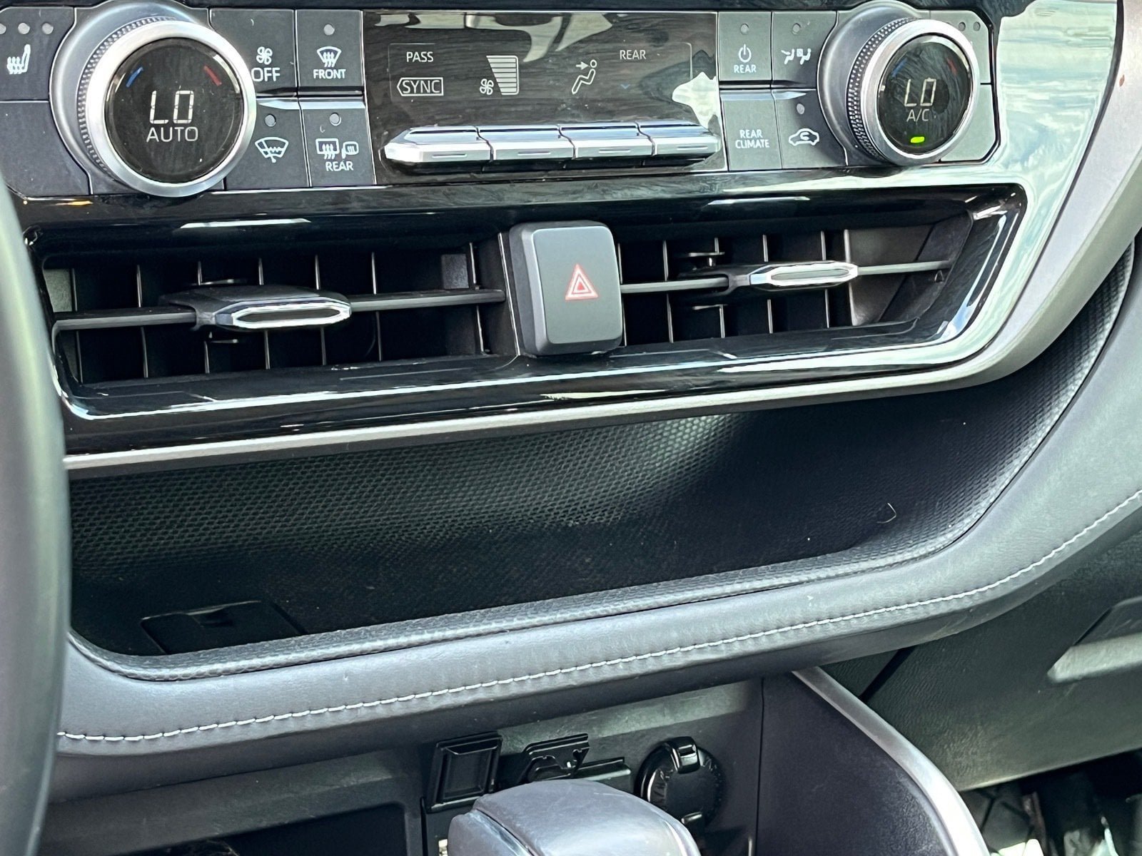 Used 2021 Toyota Highlander XLE FWD image 26