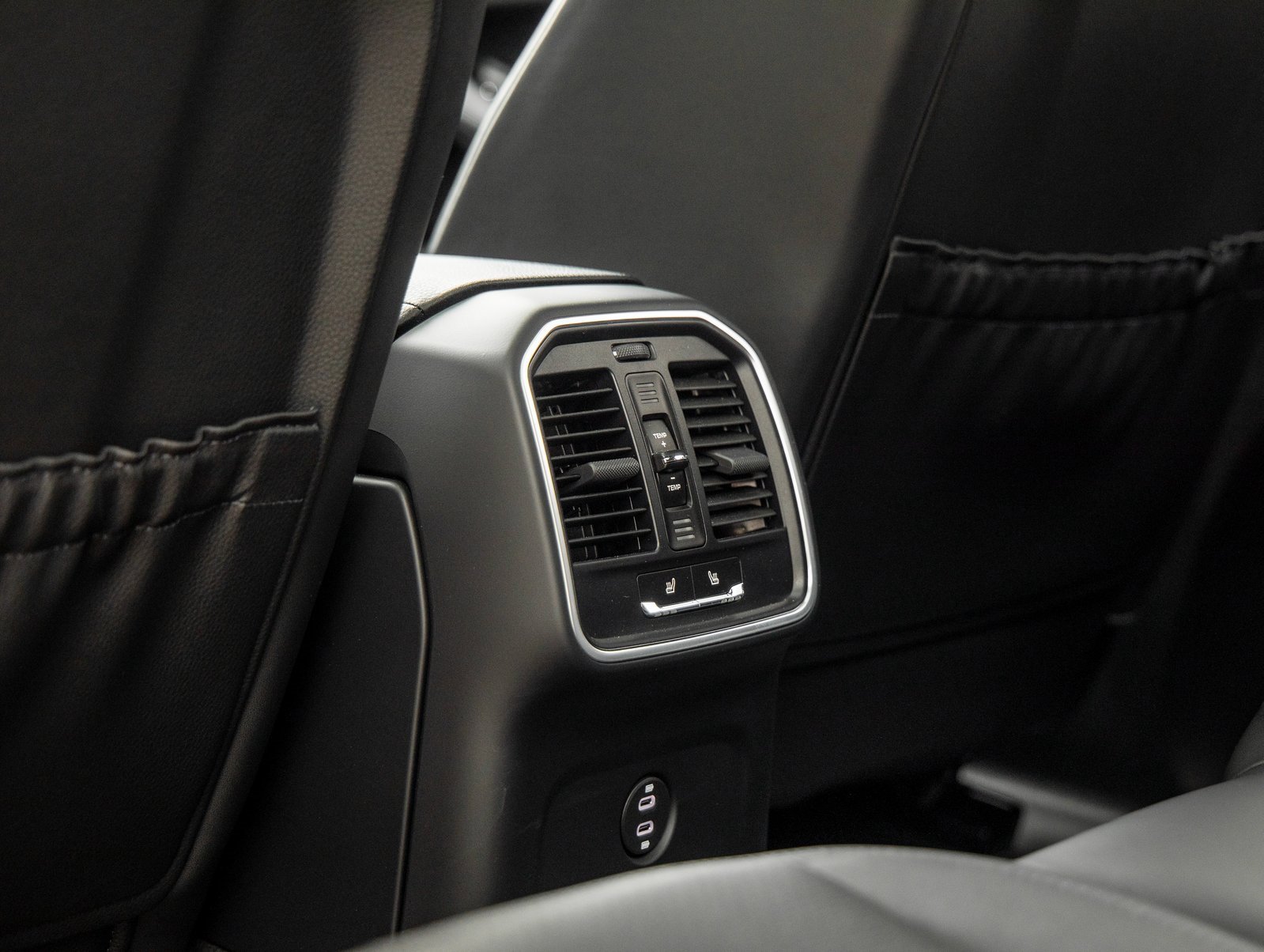 Used 2025 Porsche Macan image 37