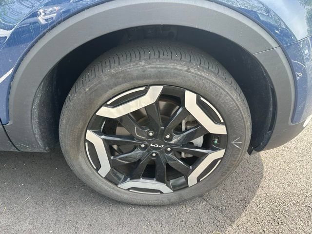 Used 2024 Kia Telluride EX w/ EX Captain's Chair Package FWD image 13