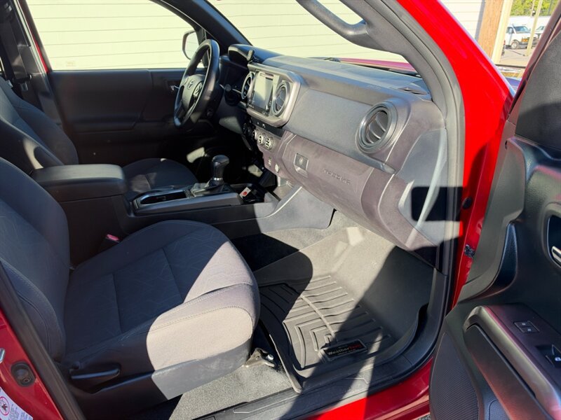 Used 2017 Toyota Tacoma TRD Off-Road AWD/4WD image 26