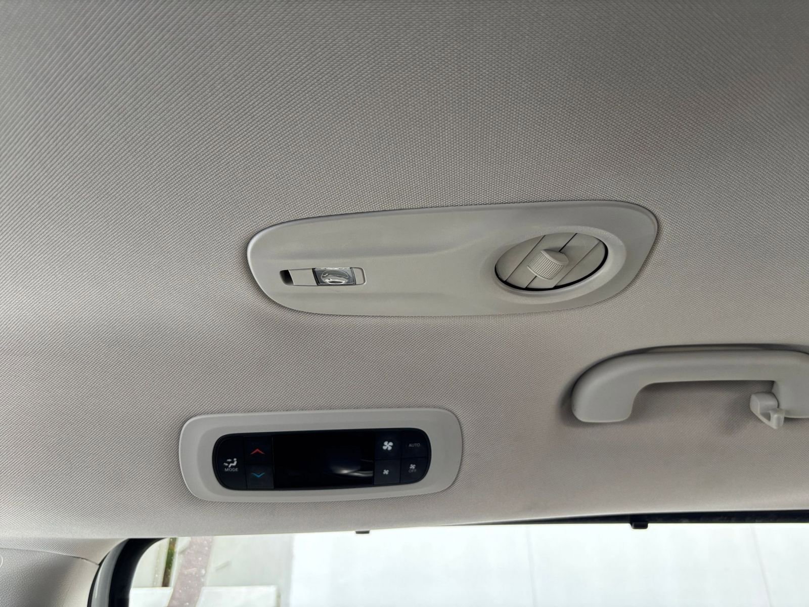 Used 2023 Chrysler Pacifica Touring-L FWD image 24