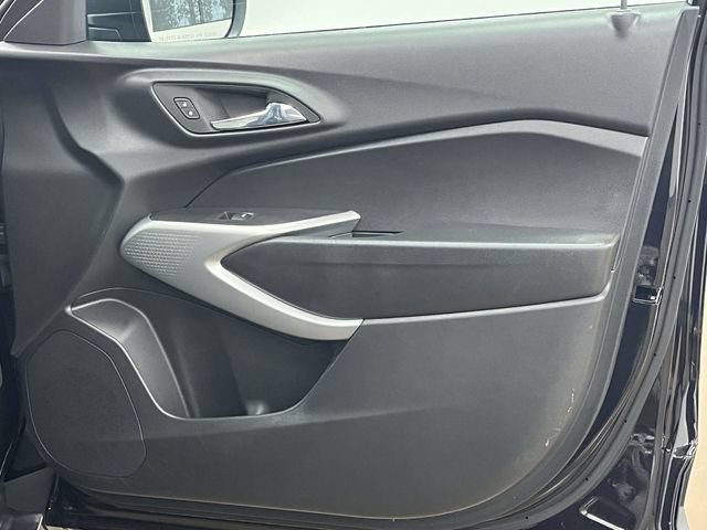 Used 2025 Chevrolet Trax LS FWD image 28