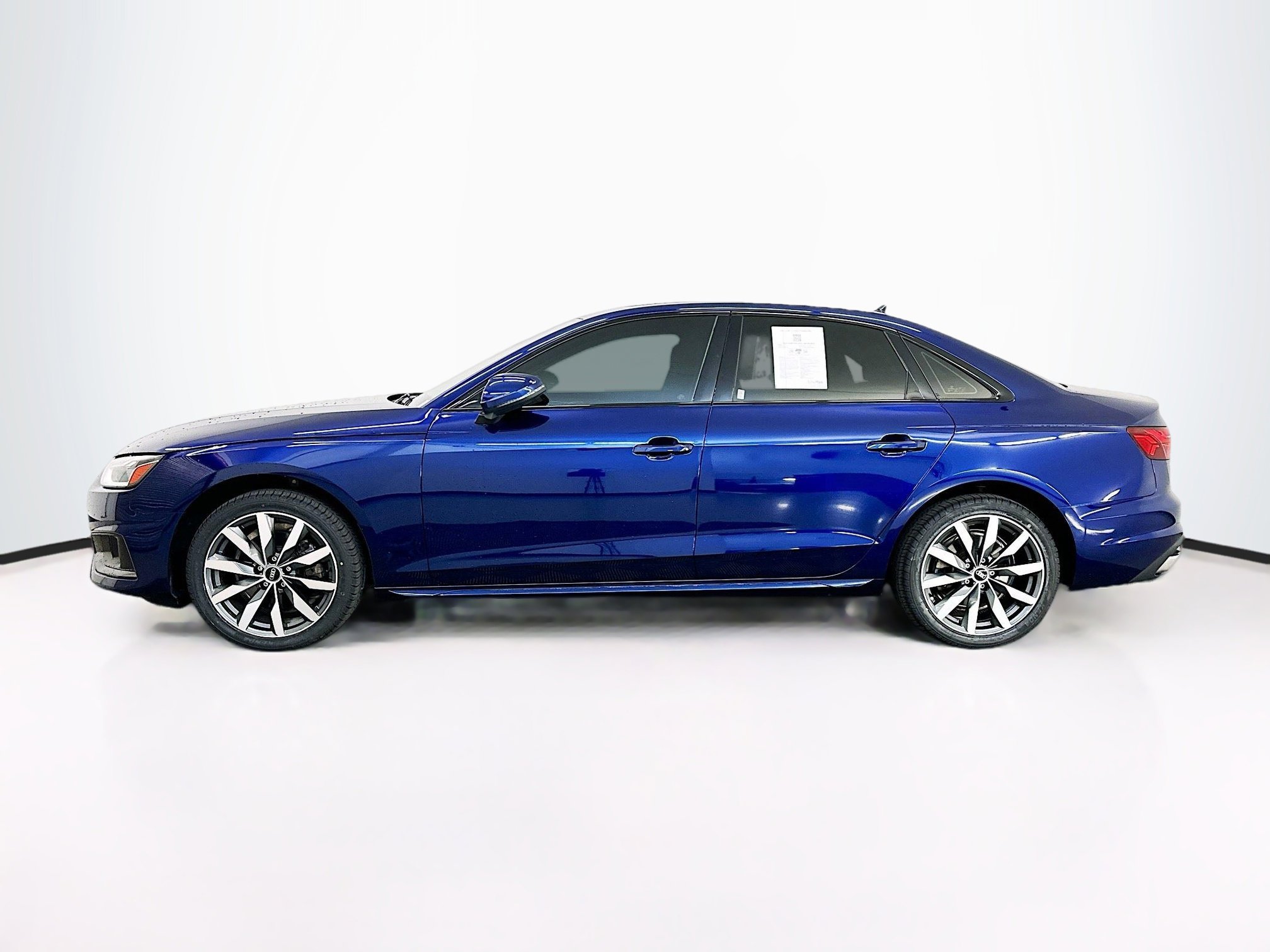Used 2022 Audi A4 2.0T Premium Plus w/ Premium Plus Package image 4