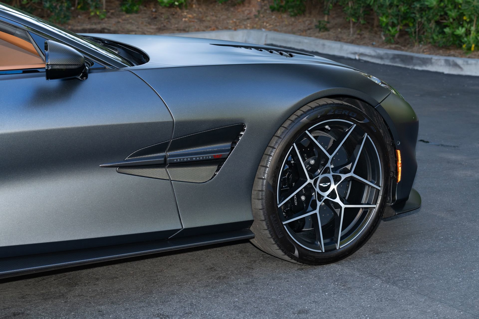 Used 2025 Aston Martin Vanquish image 8