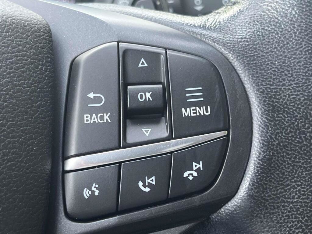 Used 2020 Ford Explorer XLT w/ Equipment Group 202A AWD/4WD image 32