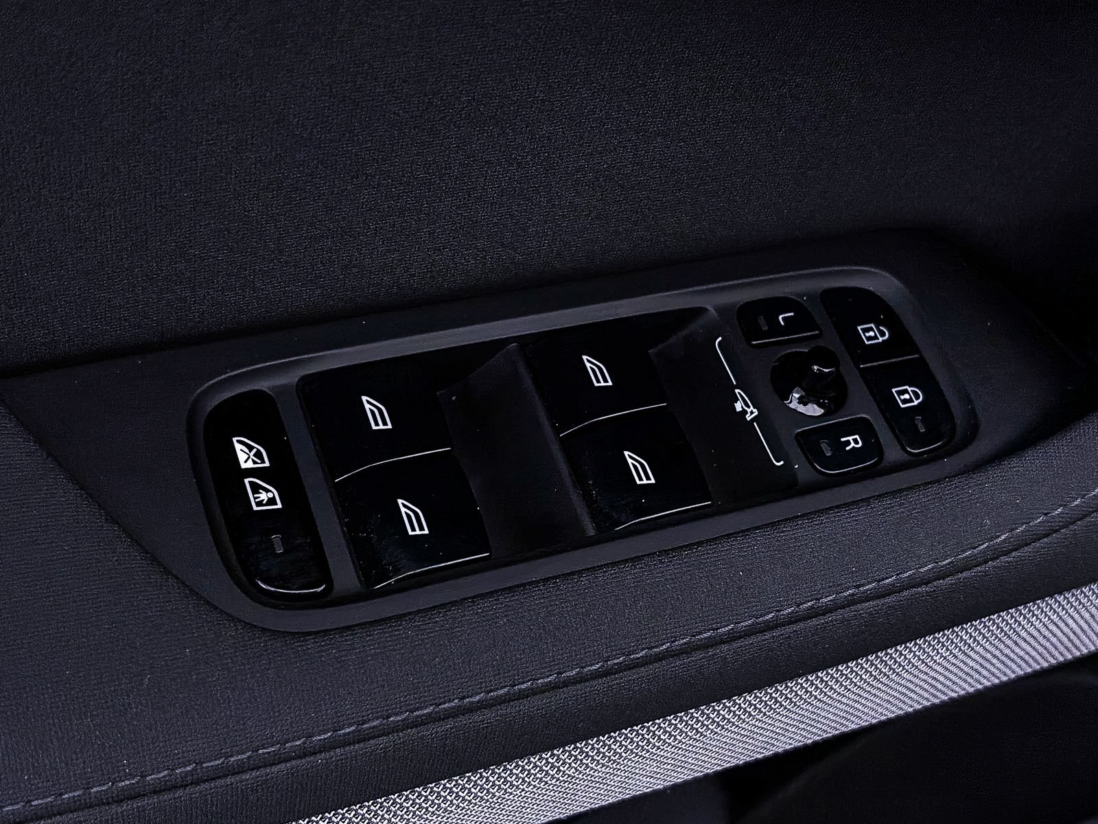 Used 2022 Polestar Polestar 2 w/ Pilot Package AWD/4WD image 17