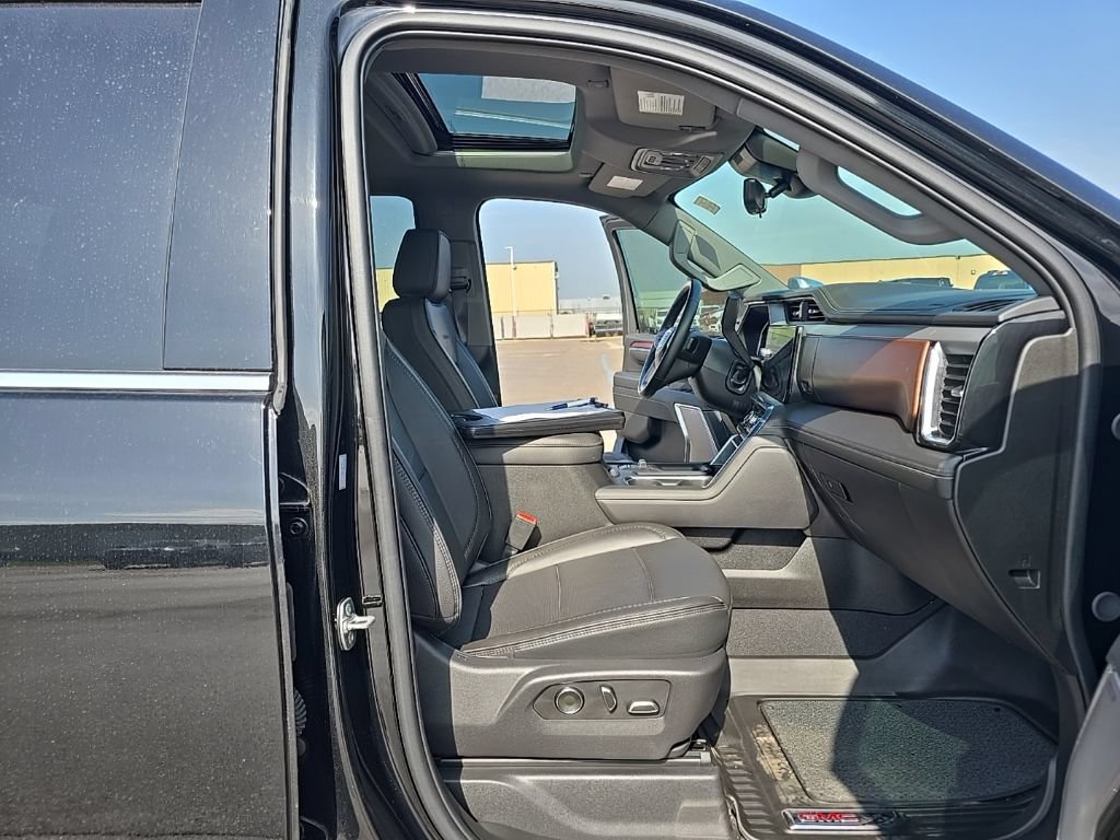Used 2025 GMC Sierra 2500 Denali w/ Denali Reserve Package AWD/4WD image 19