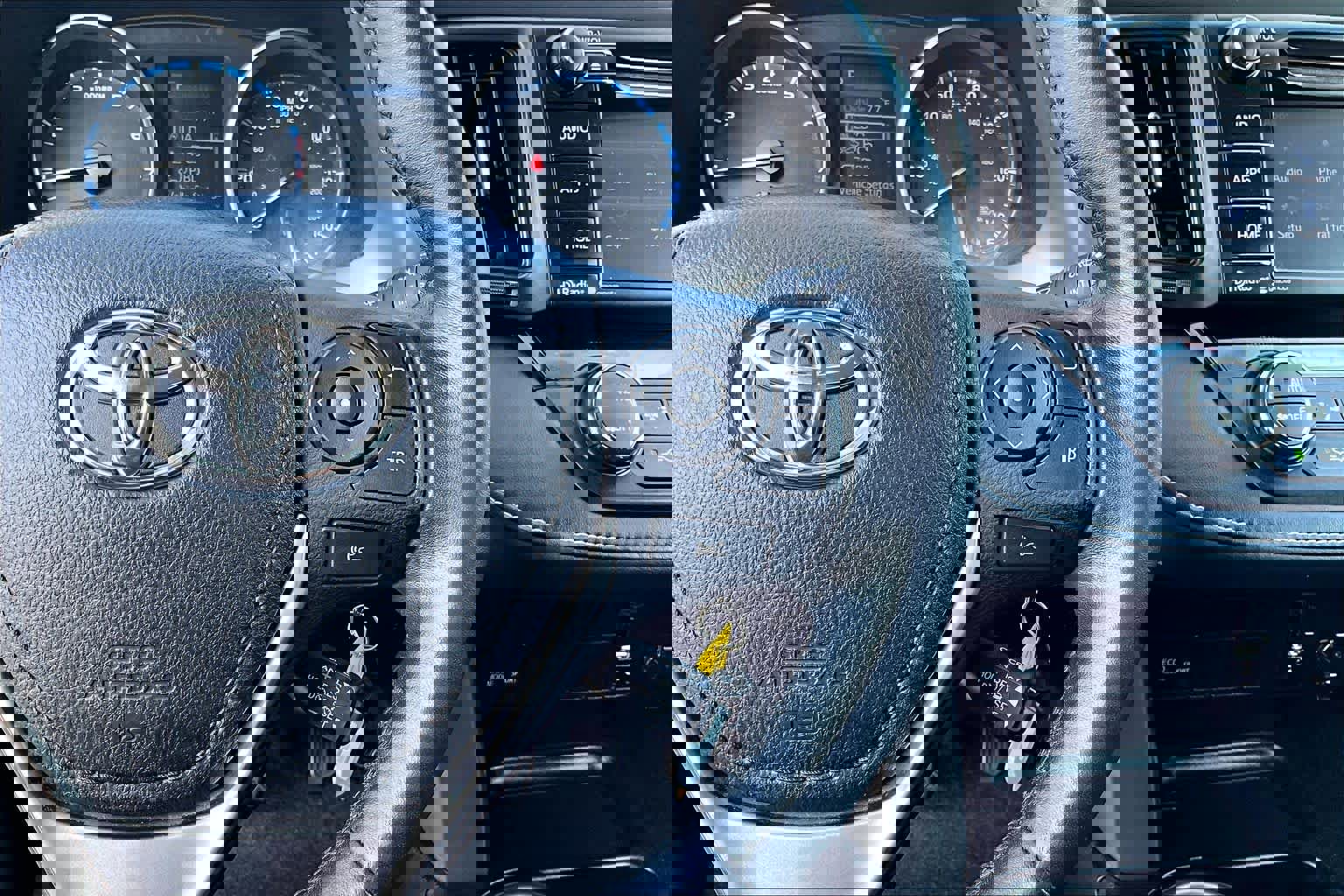 Used 2017 Toyota RAV4 XLE w/ Carpet Mat Package image 23